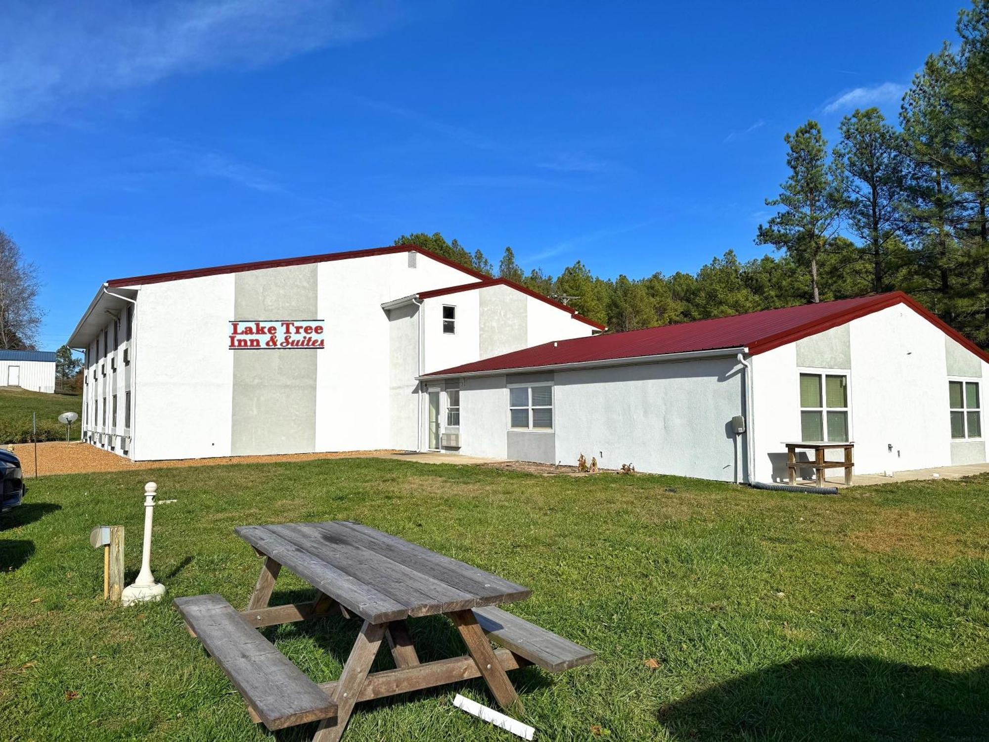 Lake Tree Inn & Suites Marion Exterior photo
